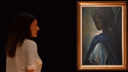 Le portrait de la princesse Tutu de Ben Enwonwu exposé chez Bonhams à Londres (7 février 2018)
 (Ben Stansall / AFP)