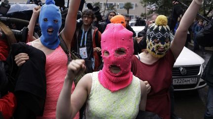 Les Pussy Riot sont reparties en "balaclava",&nbsp;la cagoule embl&egrave;me de leur mouvement protestataire,&nbsp;mardi 18 f&eacute;vrier. (MORRY GASH/AP/SIPA / AP)