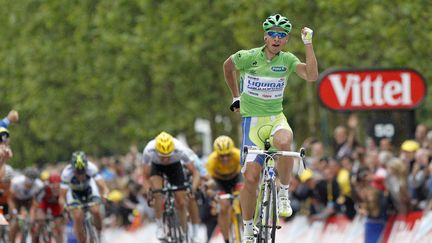 Le Slovaque Peter Sagan c&eacute;l&egrave;bre sa victoire &agrave; Boulogne-sur-Mer lors de la troisi&egrave;me &eacute;tape du Tour de France, le 3 juillet 2012. (KRISTOF VAN ACCOM / BELGA MAG)