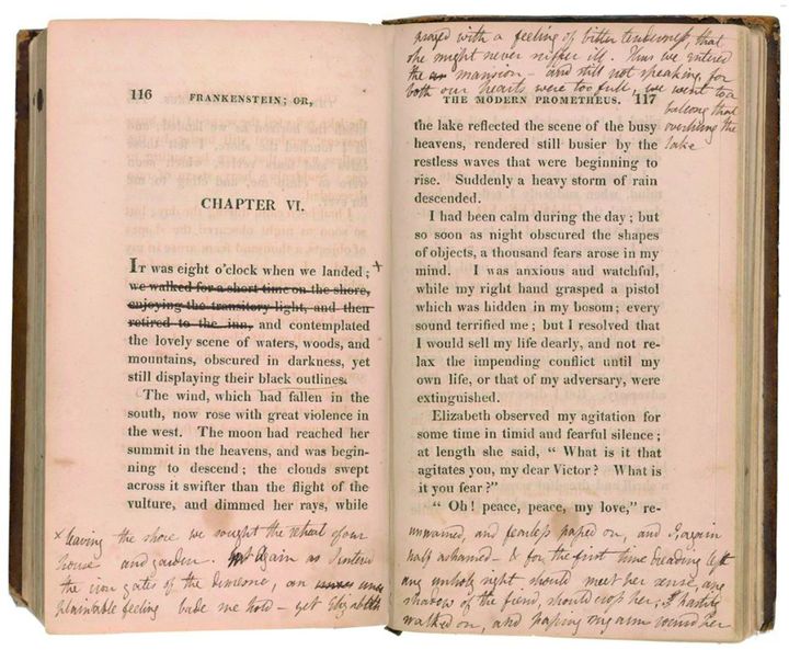 "Frankenstein or the Modern Prometheus", édition originale de 1818. Exemplaire de l'auteure avec corrections, annotations et additions autographes. 
 (Pierpont Morgan Library, New York)