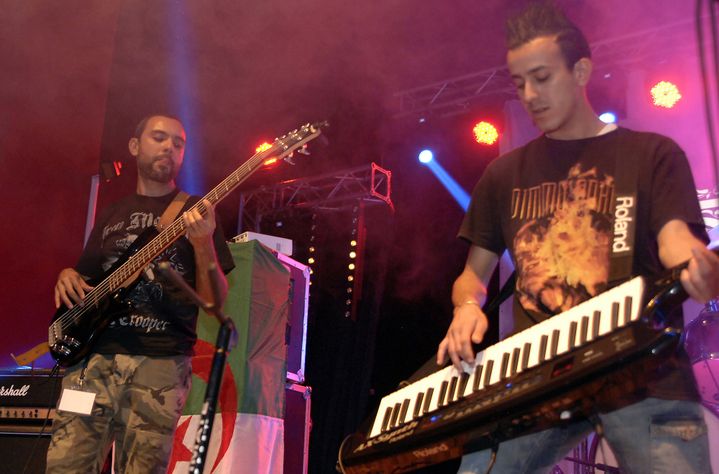 Le groupe Traxxx, originaire de Tizi Ouzou, en concert au festival "Fest 213" le 7 novembre 2015.
 (AFP)