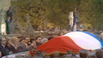 Trois présidents sont décédés sous la Ve République : Charles de Gaulle, Georges Pompidou et François Mitterrand. France 3 revient en images sur les hommages qui leur furent rendus. (FRANCE 3)