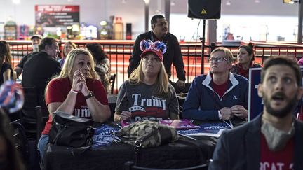 Les partisans de Donald Trump dans l'incertitude à Austin (Texas), le 3 novembre 2020. (SERGIO FLORES / AFP)