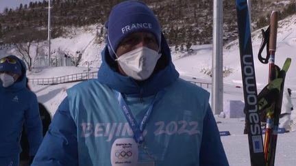 Stéphane Bouthiaux, directeur des équipes de France de biathlon,&nbsp;le 15 février 2022, après la médaille d'argent décrochée par le relais tricolore. (FRANCETVSPORT)