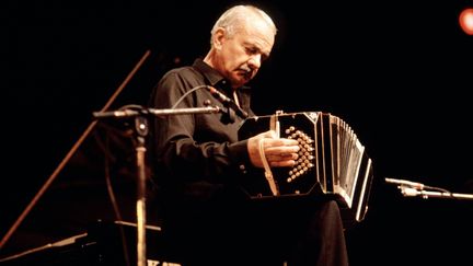 Astor Piazzolla sur scène (EUGENE MAYNARD / REDFERNS /  GETTY)