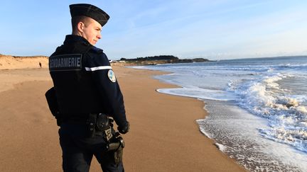 Gendarme on a beach, in France. Illustration. (FRED TANNEAU / AFP)