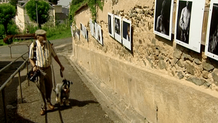 Des photos partout...L'été à Bourbon-Lancy les murs ont des visages.
 (France 3 Bourgogne)