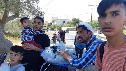 Des réfugiés sur l'île de Lesbos (Grèce), le 10 septembre 2020 (MARIE-PIERRE VEROT / RADIO FRANCE)