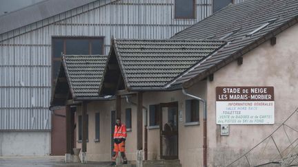 Stade attenant au collège Pierre-Hyacinthe Cazeaux, à Morbier, le 4 octobre 2019. (SEBASTIEN BOZON / AFP)