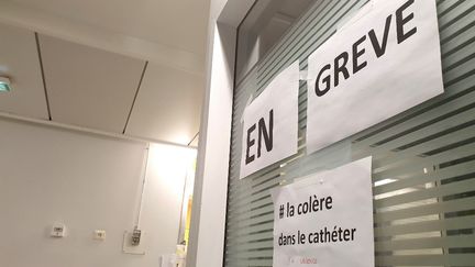 Couloir des urgences du Centre Hospitalier de Valence, le 4 juillet 2019, dont le personnel soignant est en grève depuis le 27 mars 2019. (NICOLAS GUYONNET / HANS LUCAS)