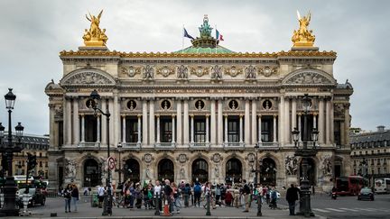 La façade du Palais Garnier, résidence de l'Opéra de Paris, côté place de l'Opéra en 2018. (DAVID HIMBERT / HANS LUCAS)