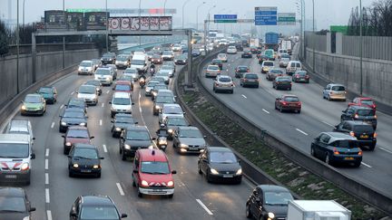 Le p&eacute;riph&eacute;rique parisien, le 29 janvier 2009. Vendredi 7 mars 2014, la vitesse y est abaiss&eacute;e de 10 km/h en raison de la pollution. (BORIS HORVAT / AFP)