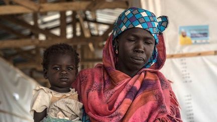 Une réfugiée dans le camp de Maiduguri au nord du Nigeria. (STEFAN HEUNIS / AFP)