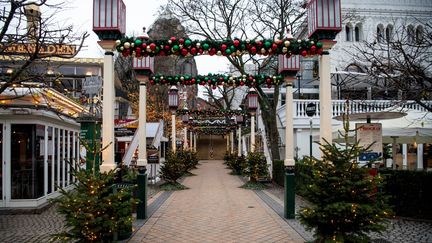 Un parc d'attractions fermé à Copenhague, la capitale du Danemark, le 9 décembre 2020. (NILS MEILVANG / RITZAU SCANPIX / AFP)