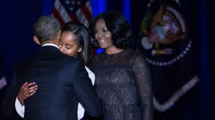 Barack Obama vient de faire ses adieux au peuple américain, le 10 janvier 2017. Malia est à ses côtés. (CHERISS MAY / NURPHOTO / AFP)