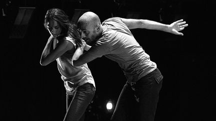 Sylvain Groud et Bérénice Béjo dans "Trois sacres" créé en octobre 2016 au théâtre Sénart.
 (Eric Miranda)