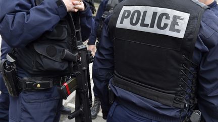 Depuis le soir du lundi 17 août, deux policiers sont placés en garde à vue à Stains (Seine-Saint-Denis). Ils sont poursuivis pour tentative d'homicide volontaire après avoir blessé par balle deux personnes qui refusaient, semble-t-il, de se faire contrôler.