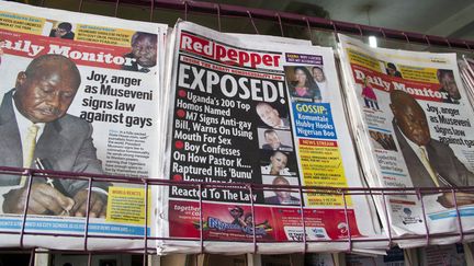 Un journal ougandais publie les noms de 200 homosexuels, mardi 25 f&eacute;vrier, au lendemain d'une loi tr&egrave;s largement homophobe. (ISAAC KASAMANI / AFP)