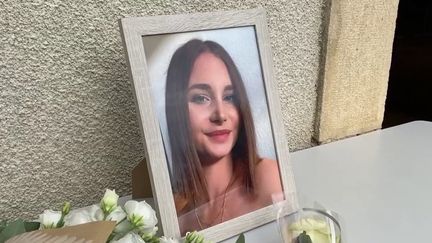 Après le meurtre de Justine Vayrac, l'heure est à l'incompréhension et à la sidération dans le village de la jeune femme de 20 ans, à Tauriac, dans le Lot. (FRANCEINFO)