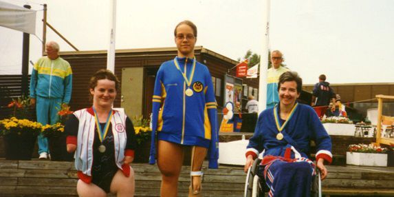 Lena Maria Klingvall remporte deux médailles d’or en natation aux Jeux paralympiques de Séoul en 1988. Surpris de voir leur fille ainée s’épanouir très tôt dans l’eau, ce sont ses parents qui l’ont poussée dans cette voie. (​Lena Maria Klingvall)