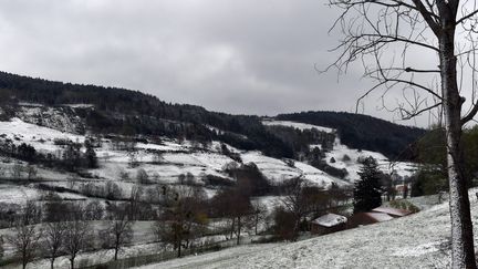 De la neige près de Saint-Etienne (Loire), le 5 mai 2019. (MAXPPP)