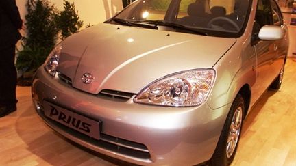 La Toyota Prius, première voiture écologique de grande série au monde, en 2000 (AFP/DANIEL JANIN)