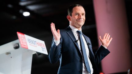 Benoît Hamon lors d'un meeting au Palais des Congrès de Montreuil (Seine-Saint-Denis), le 26 janvier 2017.&nbsp; (SIMON GUILLEMIN / HANS LUCAS / AFP)