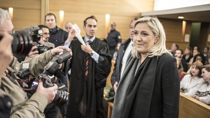 Marine Le Pen jugée sur ses propos concernant les prières de rue