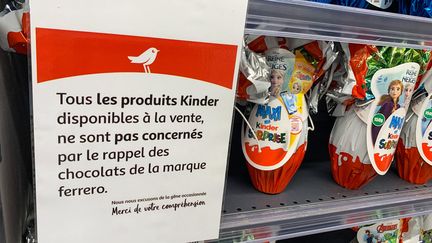 Dans un supermarché, à Paris, le 12 avril 2022. (RICCARDO MILANI / HANS LUCAS / AFP)