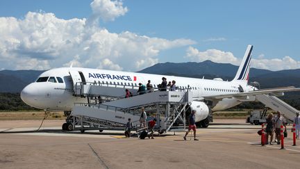 Un avion d'Air France, le 26 août 2022 à Ajaccio (Corse). (MAXPPP)