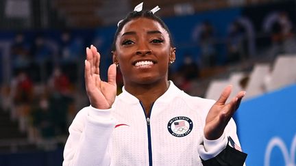 Simone Biles&nbsp;vice-championne olympique du concours général de gymnastique par équipes aux Jeux olympiques de Tokyo,(Japon) le 27 juillet 2021. (LOIC VENANCE / AFP)