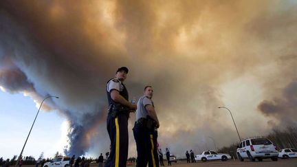 &nbsp; (Les pompiers et forces de police protègent les lieux les plus sensibles © SIPA Jason Franson)