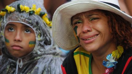 Ces fans, qui s'&eacute;taient rendus sur la plage de Copacabana de Rio pour suivre la rencontre, ont vu leur soir&eacute;e se transformer en crise de larmes collective. (TASSO MARCELO / AFP)