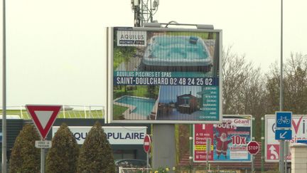 La zone commerciale de Saint-Germain-du-Puy dans le Cher désignée comme la plus "moche" de France