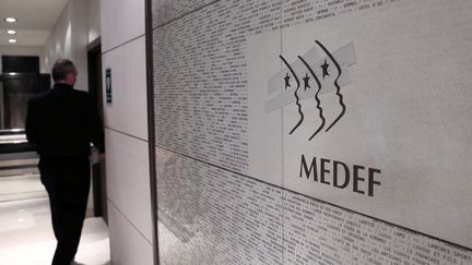 L'entrée du Medef à Paris. (JACQUES DEMARTHON / AFP)