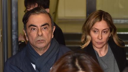 Carlos Ghosn, et sa compagne Carole Ghosn, le 3 avril 2019 à Tokyo. (KAZUHIRO NOGI / AFP)