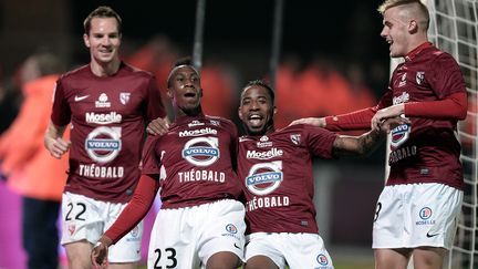 Des joueurs messins lors d'un match contre Tours, le 2 mai 2014. (FREDERICK FLORIN / AFP)