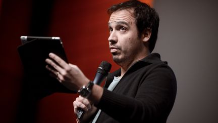 Le comédien et réalisateur Alexandre Astier, lors d'une masterclass, à Lyon, le 29 octobre 2012. (JEFF PACHOUD / AFP)