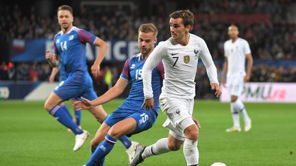 L'attaquant français Antoine Griezmann lors d'un match amical contre l'Islande à Guingamp (Côtes-d'Armor), le 11 octobre 2018. (LOIC VENANCE / AFP)