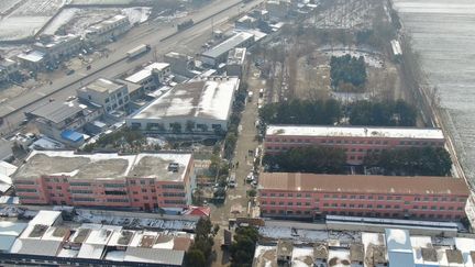 L'école touchée par un incendie à Yanshanpu, en Chine, le 20 janvier 2024. (WU GANG / XINHUA / AFP)