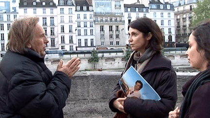 Alexandre Arcady avec Zabou Breitman qui incarne la mère d'Ilan Hallimi
 (France 3 Culturebox)