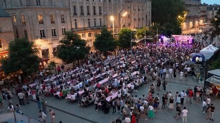 Pour célébrer la grande histoire, une grande fête populaire a été organisée pour célébrer les 80 ans de la Libération de Bordeaux (Gironde).