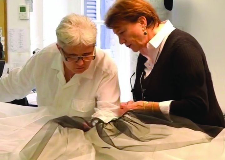 Martine Pérez, cofondatrice de Couture & Co, et Colette Maciet dans les locaux de la Fondation Pierre Bergé-Yves Saint Laurent, à Paris. (DR)