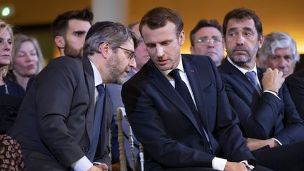 Le grand rabbin de France Haïm Korsia (g), avec Emmanuel Macron, à Paris en octobre 2019, lors de l'inauguration du centre européen du Judaïsme. (IAN LANGSDON / POOL)