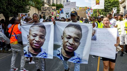 Marche blanche en hommage à Alhoussein Camara le 17 juin 2023 à Angoulême, un homme de 19 ans tué par le tir d’un policier. (PHOTOPQR/CHARENTE LIBRE/JULIE DESBOIS/MAXPPP)