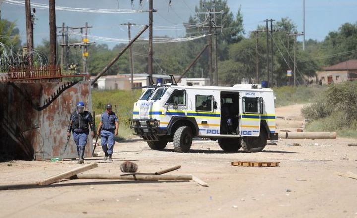 Policiers à Mahikeng, chef-lieu de la province sud-africaine du Nord-Ouest, le 20 avril 2018.  (Stringer - AFP)