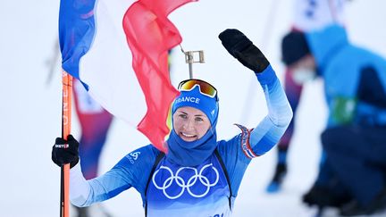 Justine Braisaz-Bouchet a remporté, à 25 ans, le titre olympique de la mass start à Zhangjiakou, le 18 février 2022. (ZENTRALBILD / PICTURE ALLIANCE)