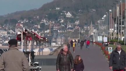 Le gouvernement a réactivité un&nbsp;dispositif permettant d'encourager l'embauche des saisonniers pour la saison d'été. (CAPTURE D'ÉCRAN FRANCE 3)