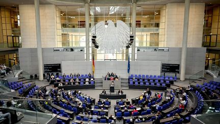 Les députés allemands assistent à la 44e session du Bundestag, à Berlin, le 25 juin 2022. (BRITTA PEDERSEN / DPA / AFP)