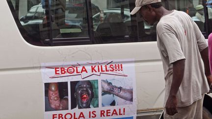 Une campagne de sensibilisation au virus Ebola, &agrave; Monrovia, au Liberia, le 26 ao&ucirc;t 2014. (ABBAS DULLEH / AP / SIPA )